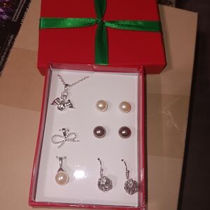 Avon Interchangeable Necklace with matching earrings!